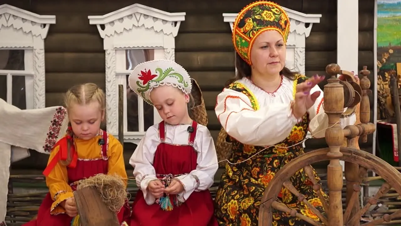 Полина и Дарья, их мама и папа, Липецк, 152 голоса